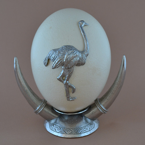 2xTusksOstrichOnEgg